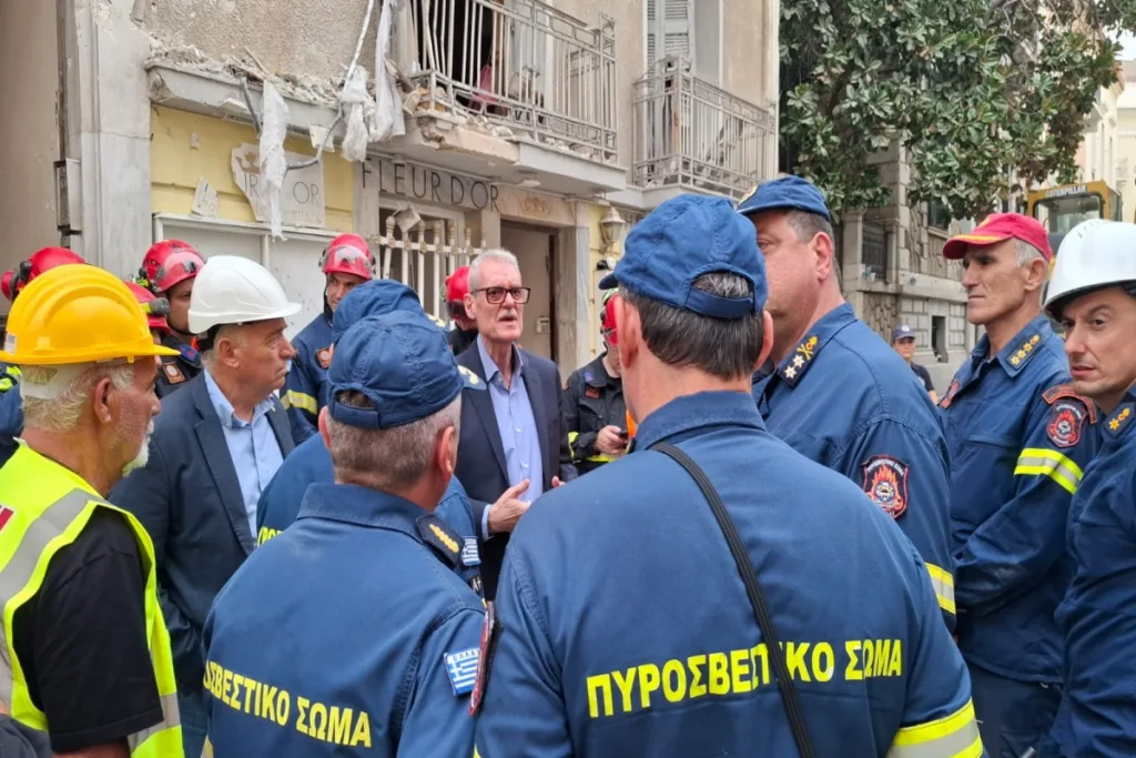 Έκρηξη στην Πλάκα: Στο σημείο ο Ευάγγελος Τουρνάς – Επαφές με Μενδώνη για τα διατηρητέα κτίρια