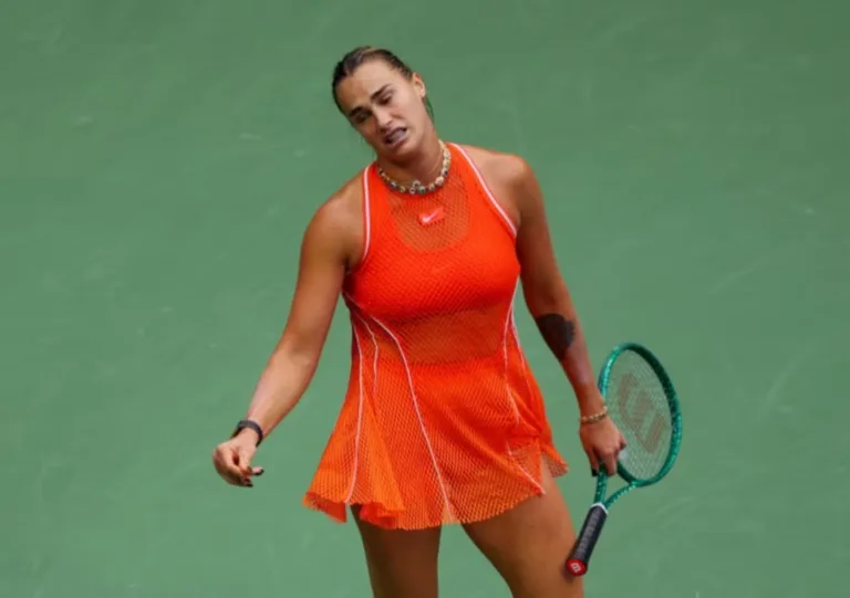 US Open: Έξαλλη η Σαμπαλένκα μετά την ήττα – Έσπασε τη ρακέτα βρίζοντας τον καμεραμάν – «Άντε 