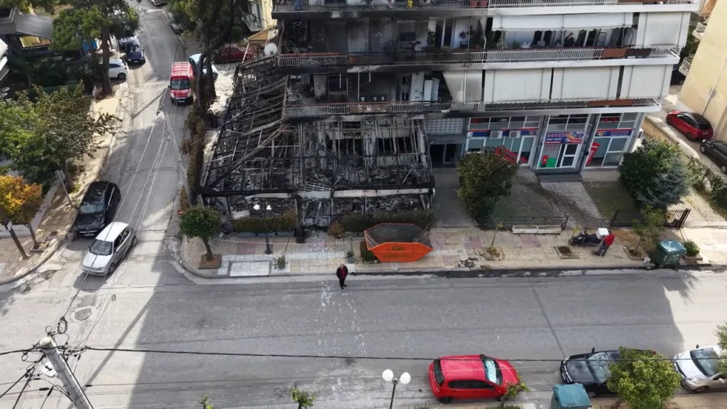 Νέα Ιωνία: Στάχτες και αποκαΐδια – Εικόνες-σοκ από τις ζημιές σε όλους τους ορόφους