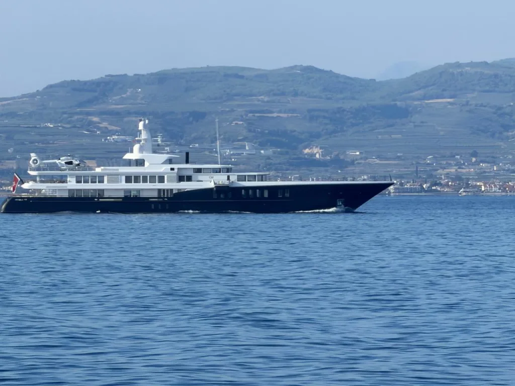 Το super yacht AIR πέρασε από τον Ισθμό και εντυπωσίασε [βίντεο]