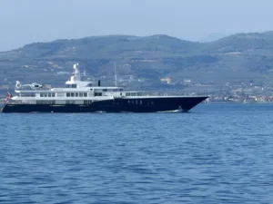 Το super yacht AIR πέρασε από τον Ισθμό και εντυπωσίασε [βίντεο]