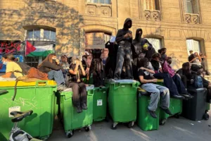 Γαλλία: 15χρονος ακρωτηριάστηκε σε μαθητική διαδήλωση από χειροβομβίδα της αστυνομίας – Συνεχίζονται