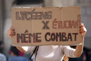 Γαλλία: 215 μαθητές τραυματίες και 5.000 συλλήψεις – Κλιμάκωση μετά τον ακρωτηριασμό 15χρονου