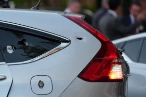 Νέα Υόρκη: Πράκτορας της ICE πυροβόλησε άνδρα με πεντάχρονο στο αυτοκίνητο – Οργή Μαμντάνι