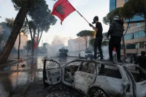 Αλβανία: Ο Ράμα βάζει στο τραπέζι την Ε.Ε. – «Οι διαδηλώσεις απειλούν την ευρωπαϊκή πορεία της