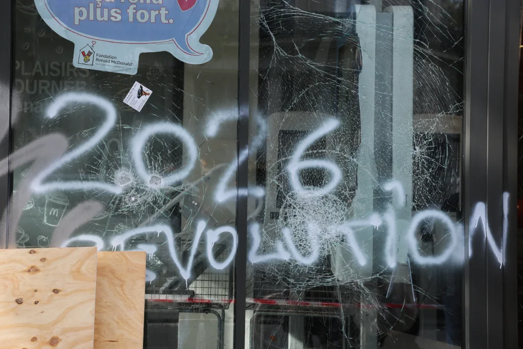 Γαλλία: Έκτακτα μέτρα μετά το χάος – Άτοκα δάνεια έως 50.000 ευρώ σε πληγέντες – Έρχονται νέες