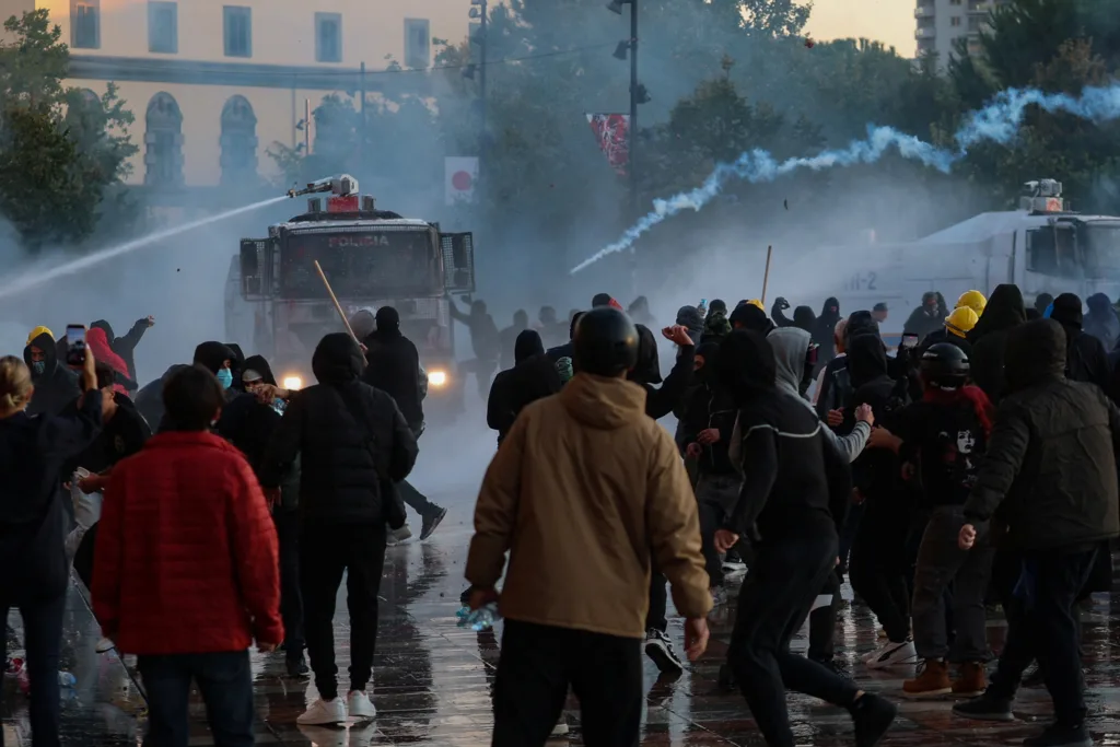 Χάος στην Αλβανία: Ο Ράμα απειλεί φοιτητές με απώλεια υποτροφιών και δωρεάν εκπαίδευσης – Ποιε