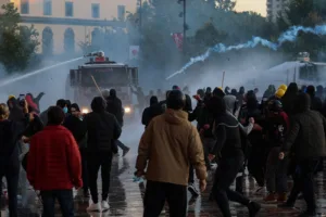 Χάος στην Αλβανία: Ο Ράμα απειλεί φοιτητές με απώλεια υποτροφιών και δωρεάν εκπαίδευσης – Ποιε