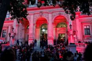 «Βράζει» η Ευρώπη: Διαδηλώσεις για την παιδεία, την πολιτική και τη στεγαστική κρίση – Κλιμακώ