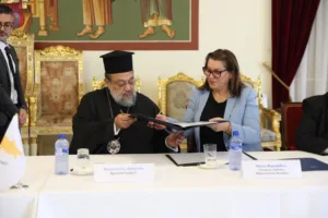 Κύπρος: Ο Μητροπολίτης Μεσσηνίας Χρυσόστομος υπέγραψε Μνημόνιο συνεργασίας εκ μέρους της Εκκλησίας τ