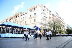 Θεσσαλονίκη: Με υπερηφάνεια η μαθητική παρέλαση για την επέτειο της 28ης Οκτωβρίου – Δείτε εικ