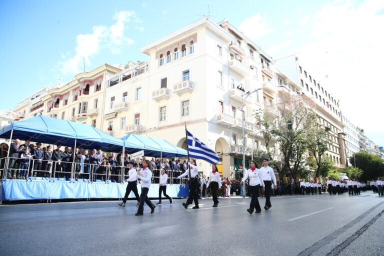 Θεσσαλονίκη: Με υπερηφάνεια η μαθητική παρέλαση για την επέτειο της 28ης Οκτωβρίου – Δείτε εικόνες