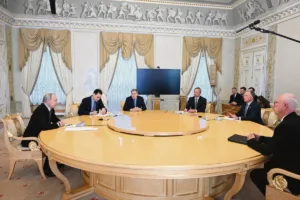 Ανάλυση «ΕΤ»: Ποια ειρήνη; Χρόνο και χρήμα κερδίζει η Μόσχα