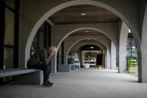 Αλτσχάιμερ: Το γονίδιο που αυξάνει έως 12 φορές τον κίνδυνο – Ανακάλυψη ανοίγει νέο δρόμο για τη θερ
