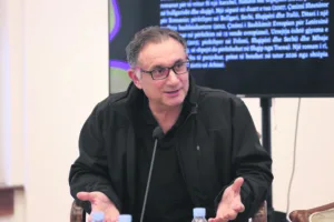 Αιμίλιος Σολωμού στον ΕΤ: «Πρέπει να μπαίνεις στην ψυχή του ήρωα»
