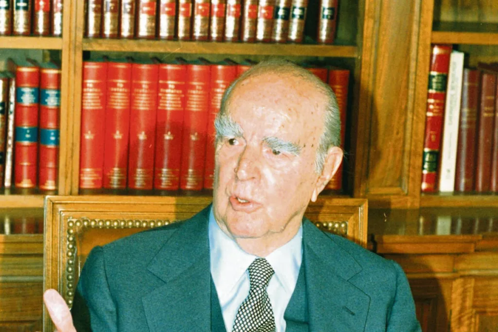 Αύγουστος 1974: Πώς έδιωξε τα τανκς από την Αττική ο Καραμανλής