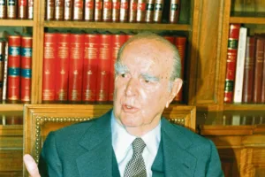 Αύγουστος 1974: Πώς έδιωξε τα τανκς από την Αττική ο Καραμανλής