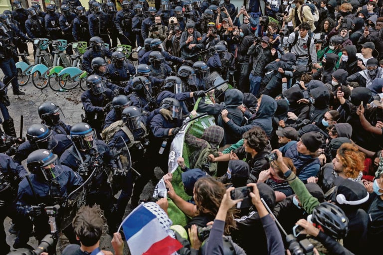 Τώρα ποντάρουν στις… ευρωπαϊκές διαδηλώσεις