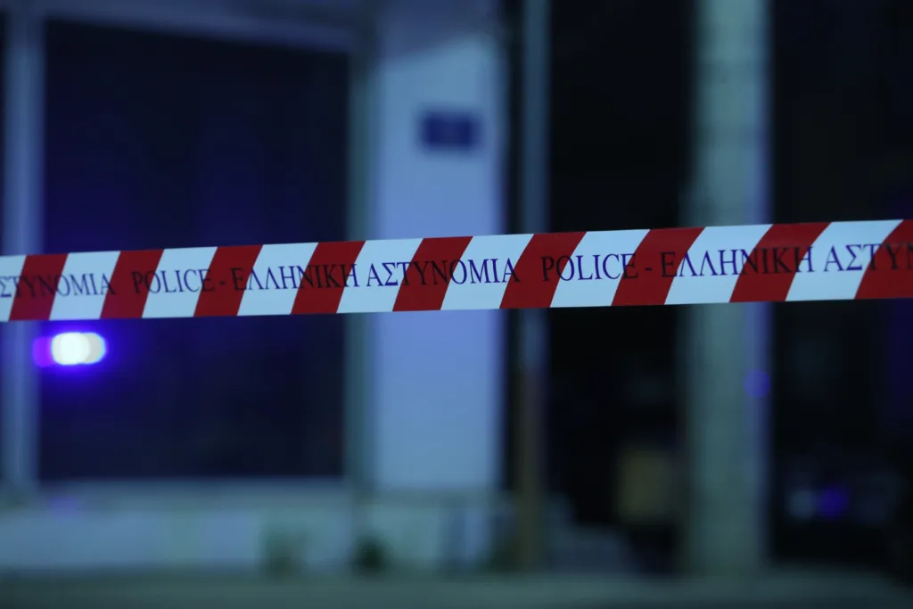 Άγριο έγκλημα στο Μενίδι: Νεκρή 89χρονη – Προσήχθη ο 62χρονος γιος της
