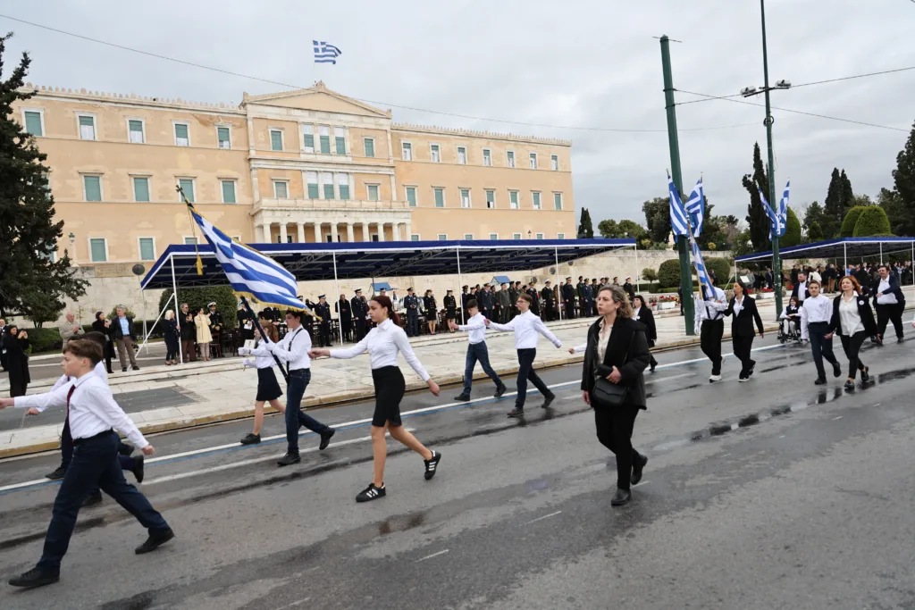 Καιρός 28η Οκτωβρίου: Ισχυρές βροχές, καταιγίδες και Red Code σε αρκετές περιοχές – Πού ακυρώνονται 