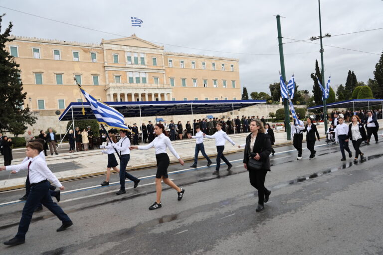 Καιρός 28η Οκτωβρίου: Ισχυρές βροχές, καταιγίδες και Red Code σε αρκετές περιοχές – Πού ακυρώνονται οι παρελάσεις