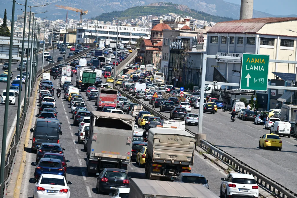 Κίνηση τώρα: «Έμφραγμα» σε Κηφισό και Αττική Οδό – Τρία τροχαία – Ουρές χιλιομέτρων