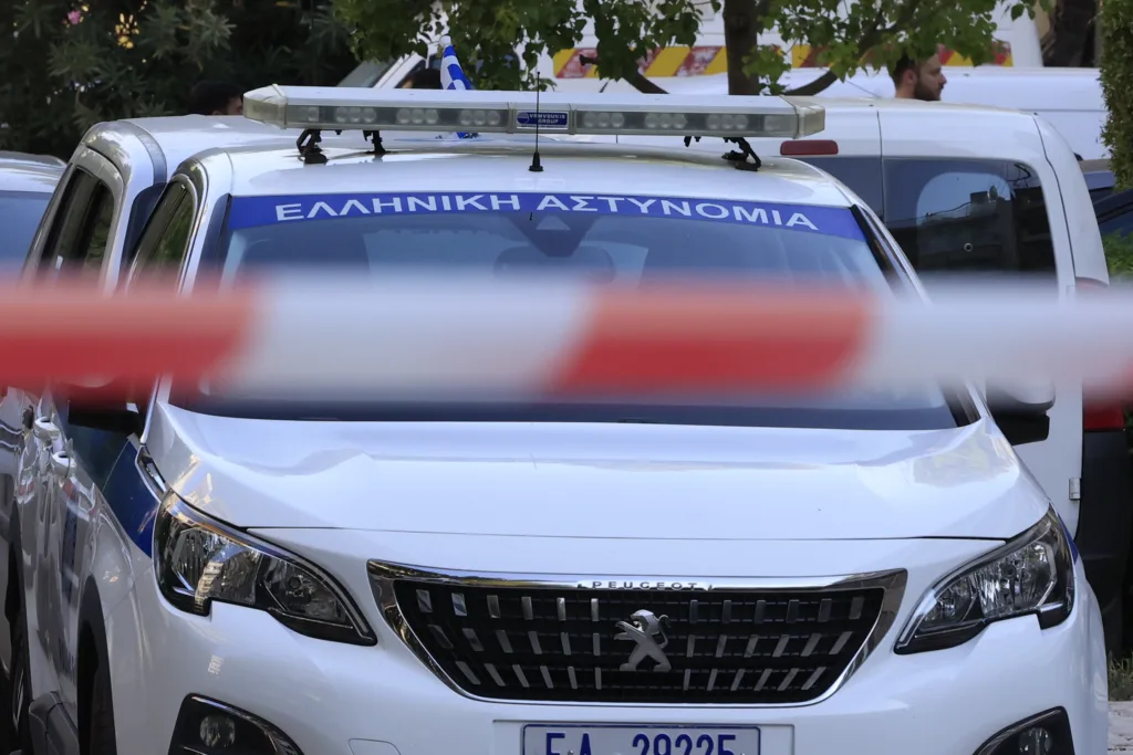 Θρίλερ στο Μενίδι με τη νεκρή 89χρονη: Στο μικροσκόπιο ο γιος της – Οι αντιφάσεις και οι δύο «εισβολ