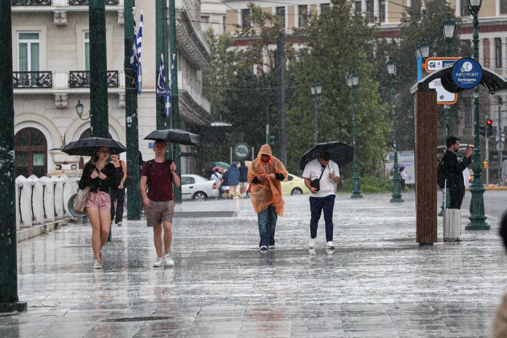 Καιρός: Έρχεται σφοδρή κακοκαιρία με καταιγίδες και ανέμους 10 μποφόρ – Συναγερμός για την Αττική