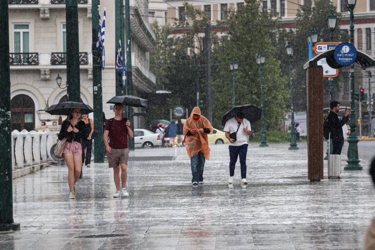 Καιρός: Έρχεται σφοδρή κακοκαιρία με καταιγίδες και ανέμους 10 μποφόρ – Συναγερμός για την Αττική