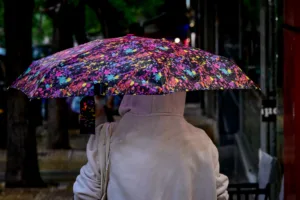 Καιρός: Βροχές και καταιγίδες σε δύο «κύματα» – Πότε φτάνουν στην Αττική σύμφωνα με την πρόγνωση Αρν