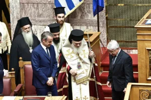 Βουλή: Έναρξη της νέας τακτικής Συνόδου με τον καθιερωμένο αγιασμό – Τα «πηγαδάκια» στην Ολομέλεια