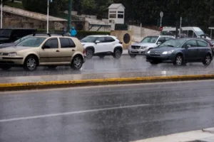 Καιρός: Νέα ψυχρή εισβολή με καταιγίδες και χιόνια προβλέπει ο Μαρουσάκης – Τι ώρα θα βρέξει σ