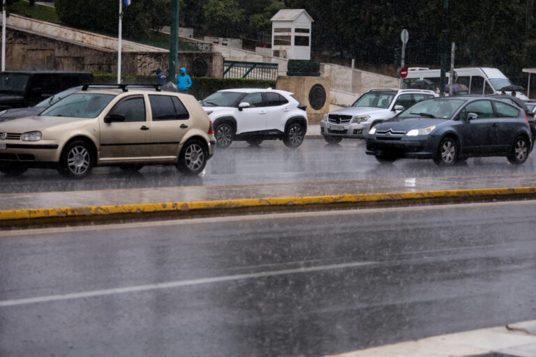 Καιρός: Νέα ψυχρή εισβολή με καταιγίδες και χιόνια προβλέπει ο Μαρουσάκης – Τι ώρα θα βρέξει στην Αττική