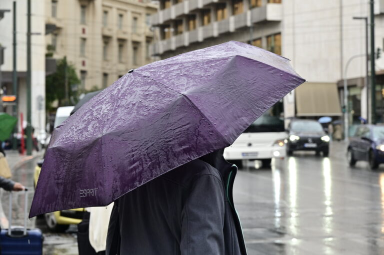 Καιρός: Έρχονται δύο κύματα κακοκαιρίας με καταιγίδες και βουτιά της θερμοκρασίας – «Καμπανάκι» από τους μετεωρολόγους