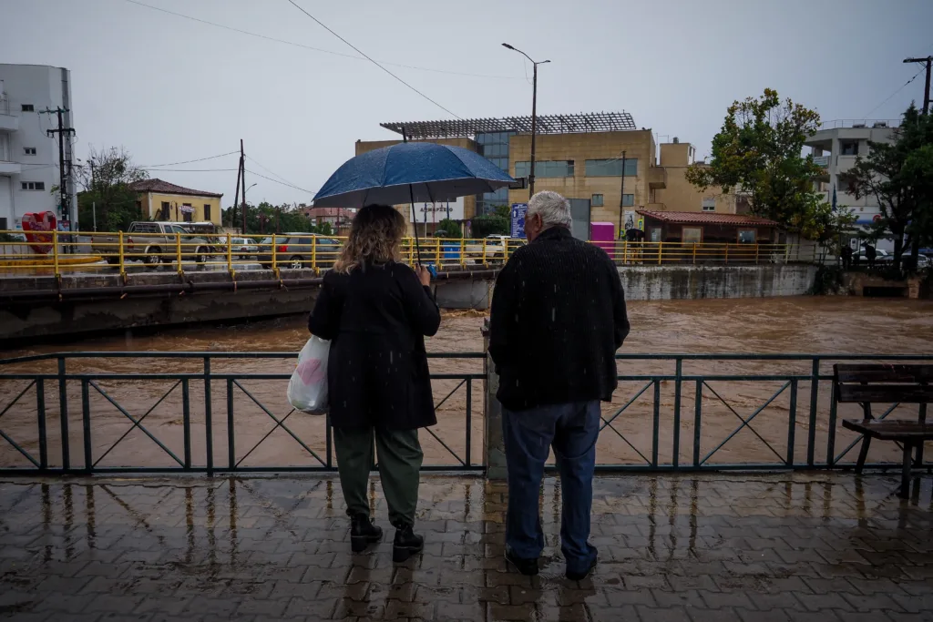 Κακοκαιρία – Εύβοια: Νέο επείγον μήνυμα από το 112 – «Εγκαταλείψτε τα Ψαχνά» λόγω υπερχείλισης ποταμ