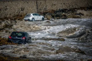 Κακοκαιρία: Βιβλική καταστροφή σε Ρόδο και Εύβοια με έναν νεκρό – Έρχεται νέο κύμα με καταιγίδες