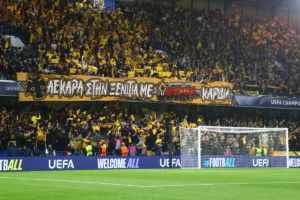 Σαχτάρ – ΑΕΚ: Περίπου 10.000 φίλοι της ΑΕΚ κιτρίνισαν το «Στάμφορντ Μπριτζ»
