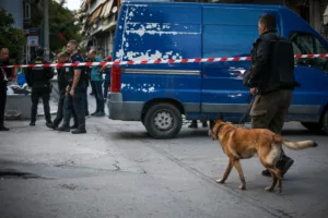 Έκρηξη στον Κολωνό: Τα δύο σενάρια που εξετάζουν οι Αρχές