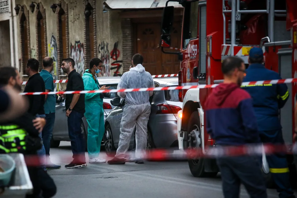 Έκρηξη στον Κολωνό: Ποιος έστησε την παγίδα με τα ναρκωτικά – Μυστήριο με τη σακούλα- Όλα τα σ