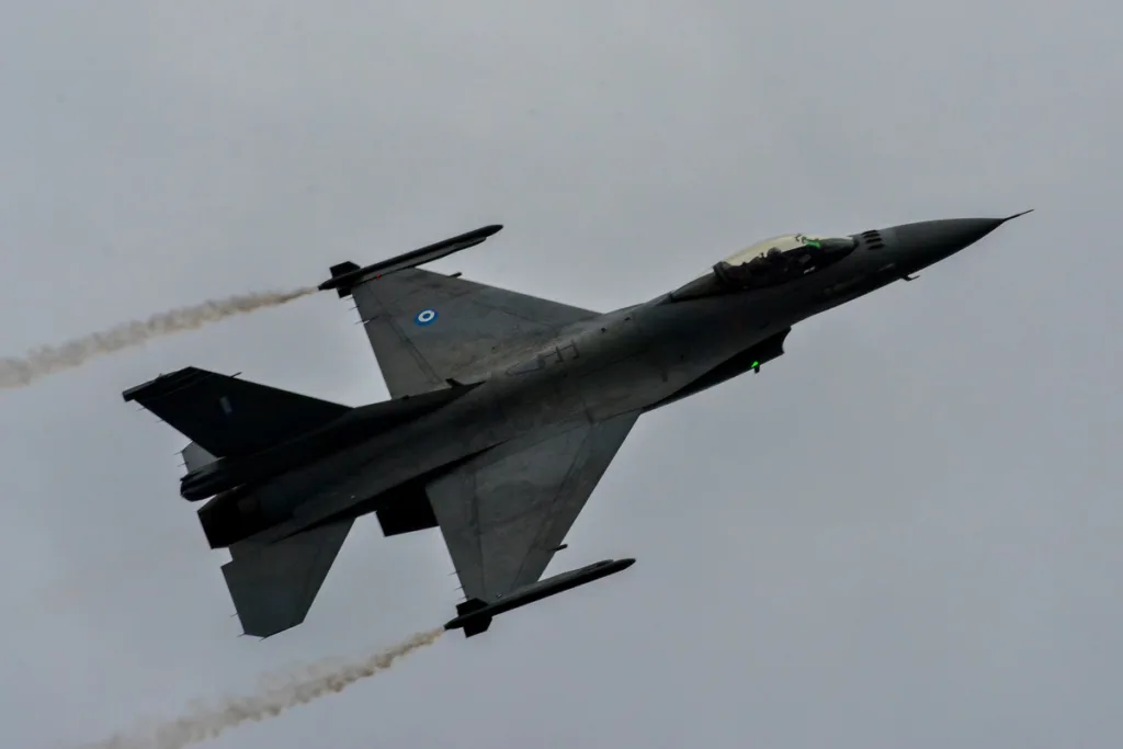 28η Οκτωβρίου: Η στιγμή που το F-16 «Ζευς» «έσκισε» τον ουρανό της Θεσσαλονίκης – Εντυπωσιακά πλάνα