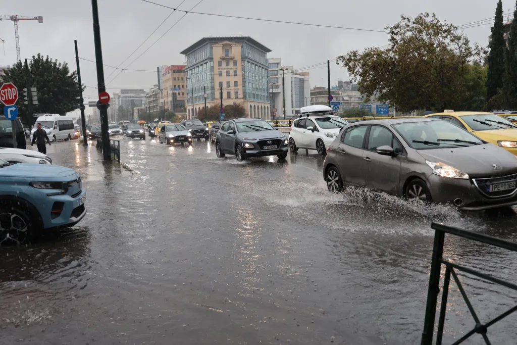 Κακοκαιρία: Επικαιροποιήθηκε το έκτακτο δελτίο της ΕΜΥ – Στο «κόκκινο» 4 περιοχές – Έρχονται ι