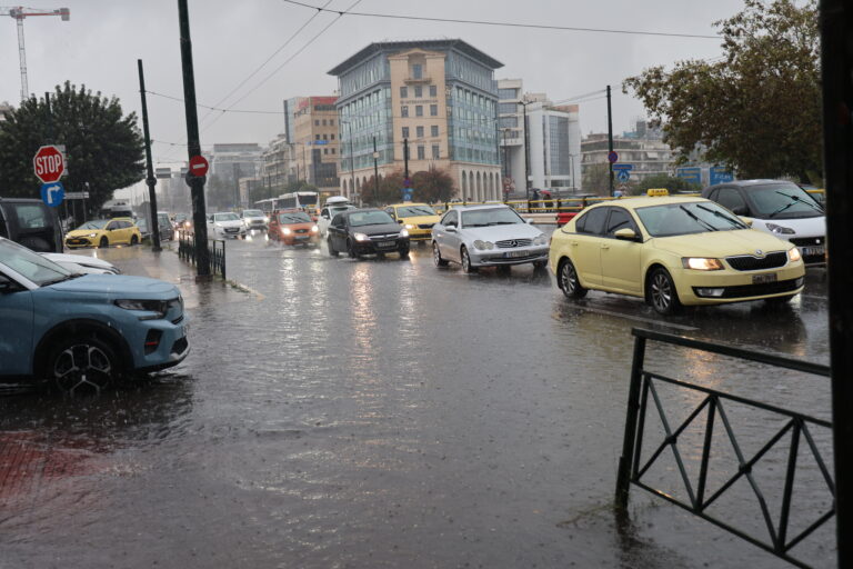 Καιρός σήμερα: Καταιγίδες, μποφόρ και χιόνια πριν από την 28η Οκτωβρίου – Πού θα χτυπήσει η κακοκαιρία