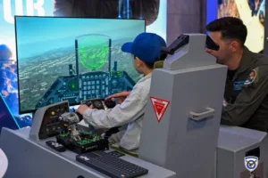 F-16, F-35 και προσομοιωτές πτήσης στο Μετρό του Συντάγματος – Η έκθεση της Πολεμικής Αεροπορίας