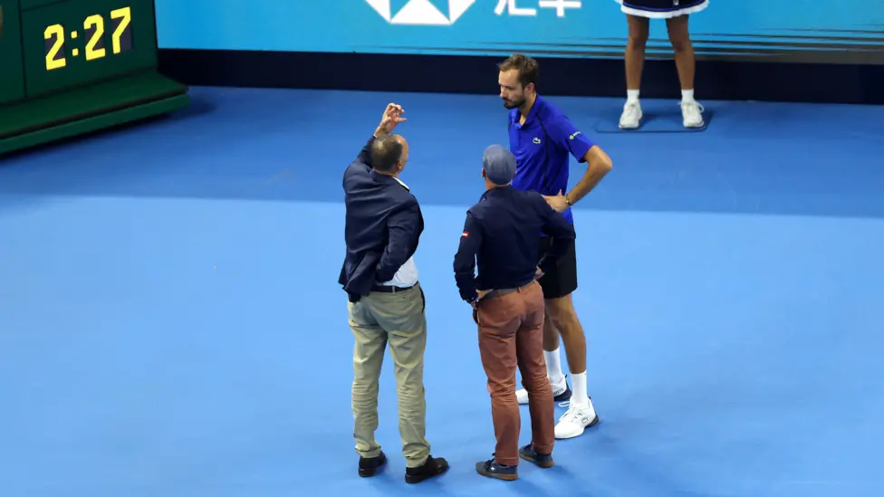 China Open: Απίστευτο σκηνικό με Μεντβέντεφ – Χτύπησε θεατή στο μάτι με μπαλάκι και αποκλείστηκε