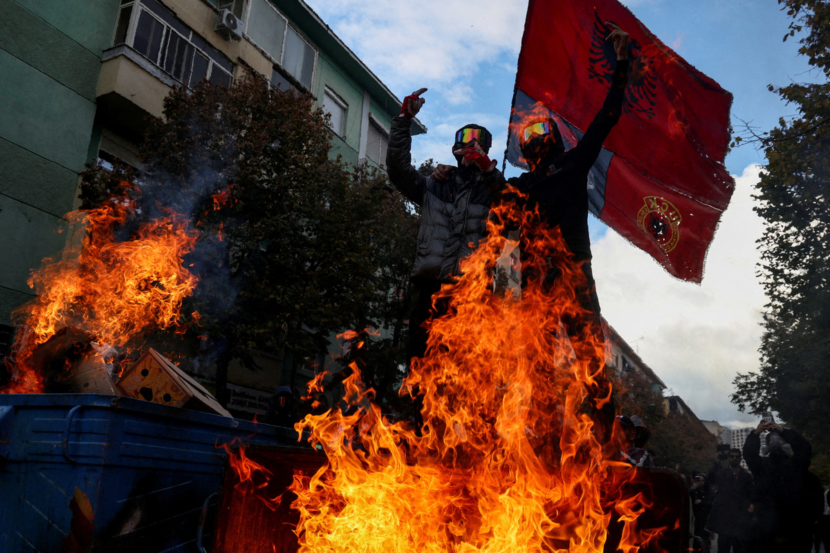Επεισόδια στις διαδηλώσεις στην Αλβανία.