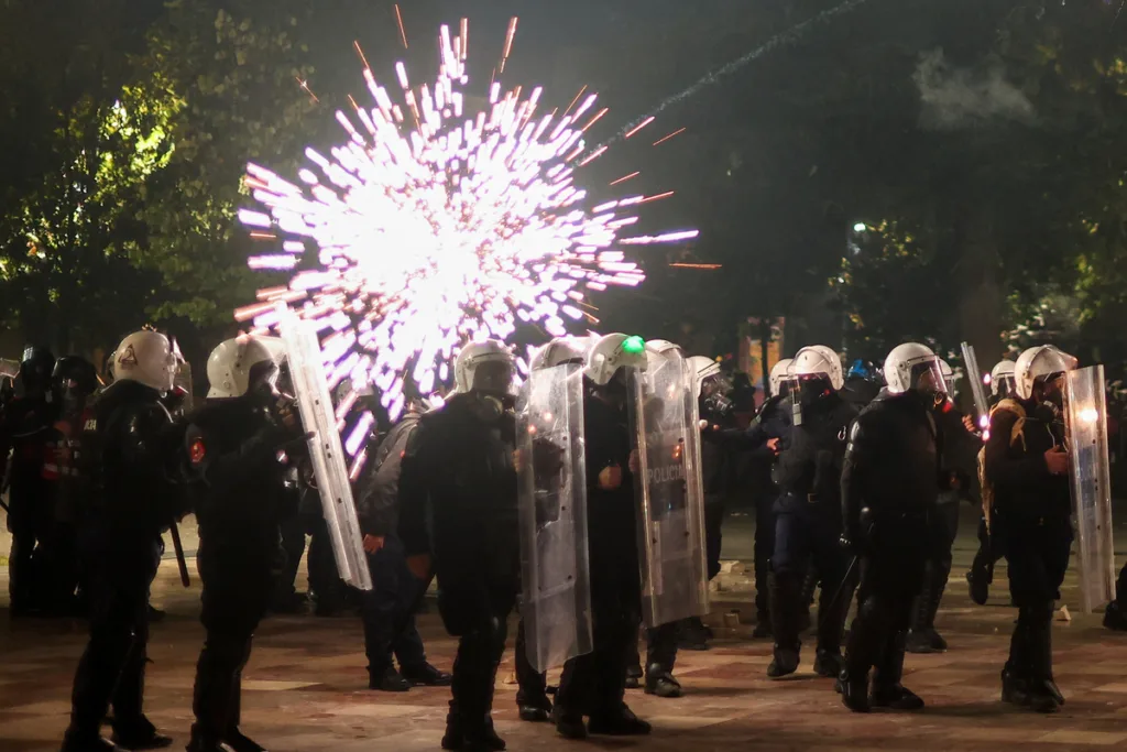 Συναγερμός σε Γαλλία-Ιταλία για νέες ταραχές – Συνεχείς συγκρούσεις στην Αλβανία