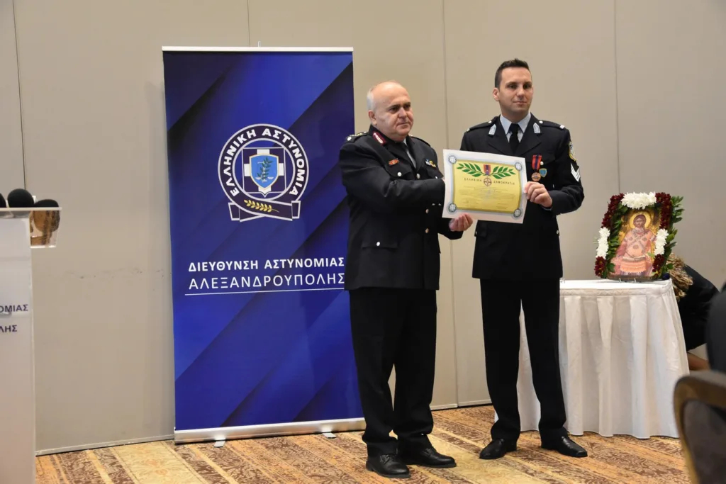 Ήρωας εκτός υπηρεσίας: Ο αρχιφύλακας Γιώργος Μπρίτσος τιμήθηκε με τον «Αστυνομικό Σταυρό»