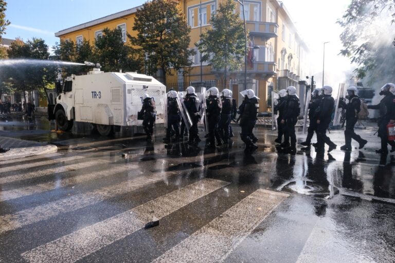 «Πολεμικό» το κλίμα στην Αλβανία: Επιμένει στον διάλογο ο Ράμα – Νέες διαδηλώσεις φοιτητών το μεσημέρι