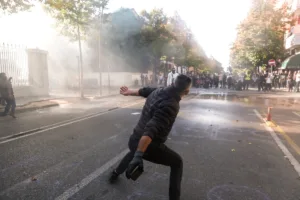 Αλβανία: Νέα επεισόδια στην 13η ημέρα διαδηλώσεων – Μέτρα παίρνει ο Ράμα