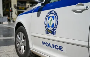 Θεσσαλονίκη: 19χρονος μπήκε σε σπίτι συνομήλικού του, τον χτύπησε με ξύλο στο κεφάλι και του πήρε 3.